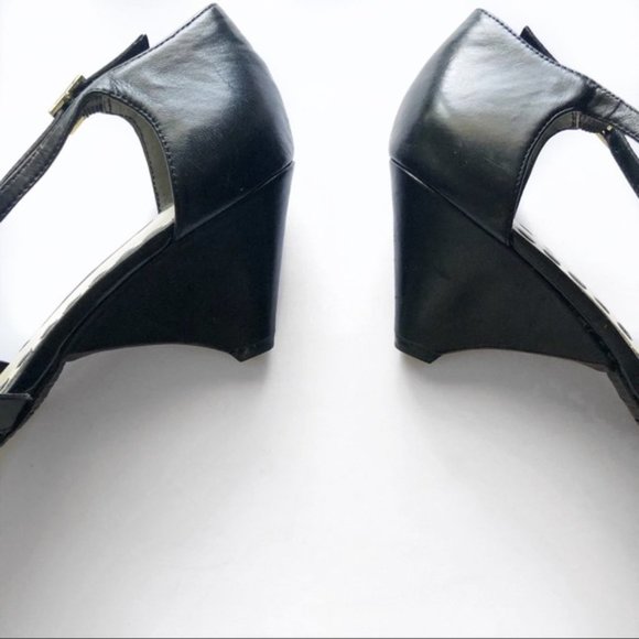 Enzo Angiolini Strappy Peep Toe Sandal - Picture 5 of 5